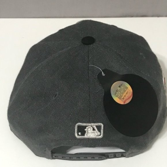 Boston Red Sox 2018 World Series Hat - Picture 4 of 5